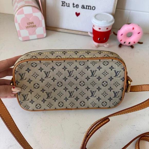 Authentic LV small crossbody! TH1020 - Picture 10 of 10